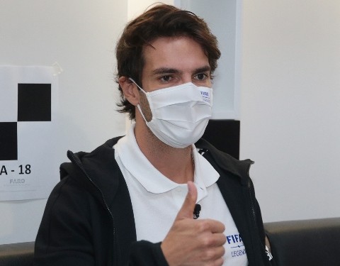 Kaka thumbs up