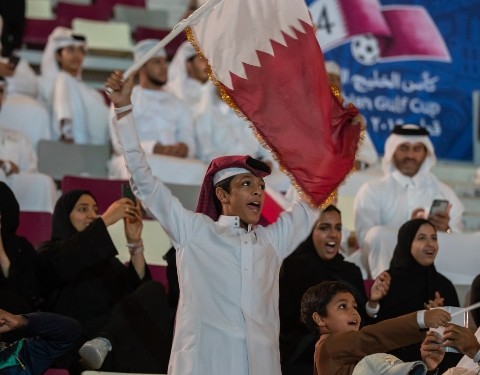 Young Qatar fan
